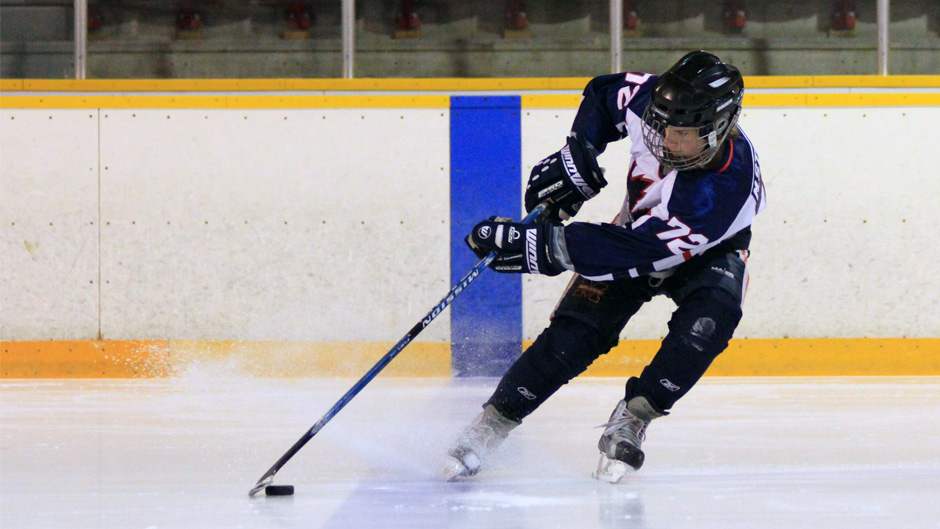 Hockey player stopping with puck